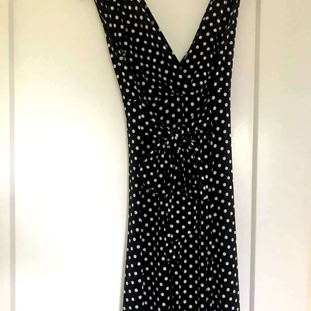 Lovely new dress with ribbon belt, can be tie on the front or back